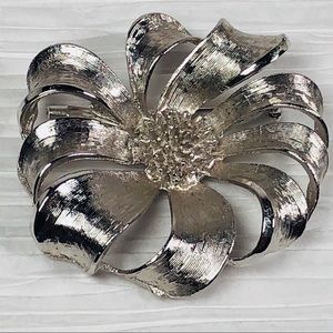 CORO Silver Flower Brooch Pin Brushed Silver Daisy
